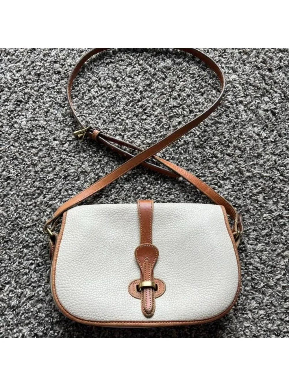 Vintage Ivory Tan Leather Dooney & Bourke Crossbody Bag Timeless Preppy Utility - Picture 1 of 8